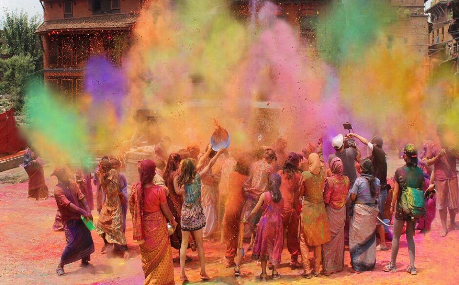 festivals-to-experience-in-india-–-a-guide-to-major-festivals-like-diwali,-holi,-and-durga-puja.